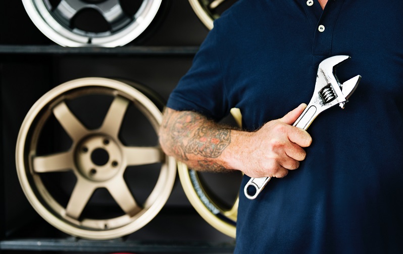 What’s the Difference Between Car Wash and Car Detailing?