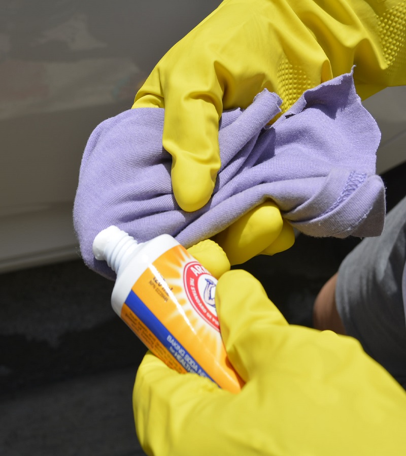 Use a Cloth to Remove Car Scratches With Toothpaste